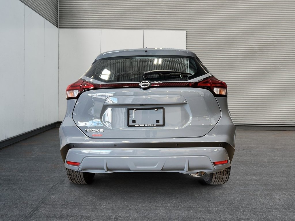 2025 Nissan Kicks Play S-2