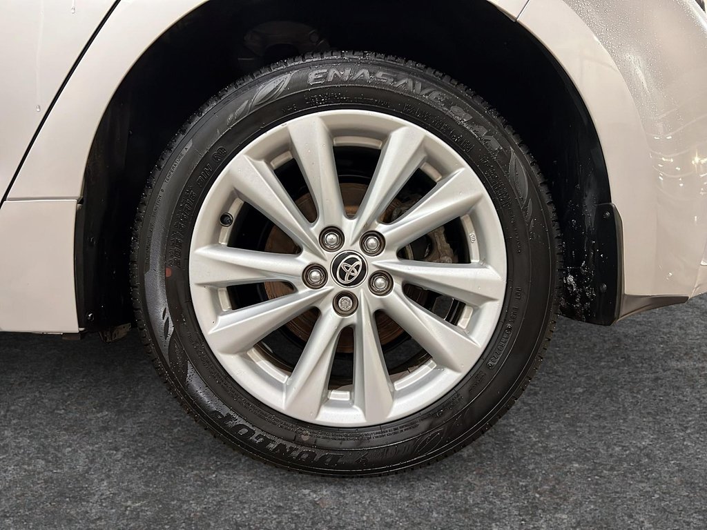 2024 Toyota Corolla Hatchback SE-6