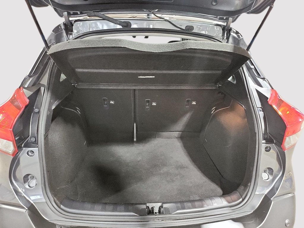 2020 Nissan Kicks SR-5