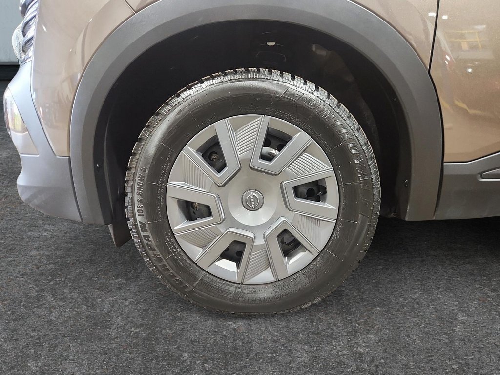 2025 Nissan Kicks S-6