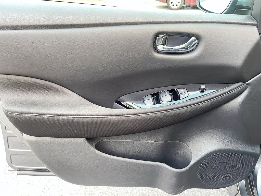 2023 Nissan Leaf SV NAVIGATION in St-Jean-Sur-Richelieu, Quebec - 10 - w1024h768px