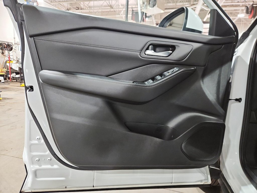 2024 Nissan Rogue SV AWD TOIT-PANORAMIQUE in Sherbrooke, Quebec - 11 - w1024h768px