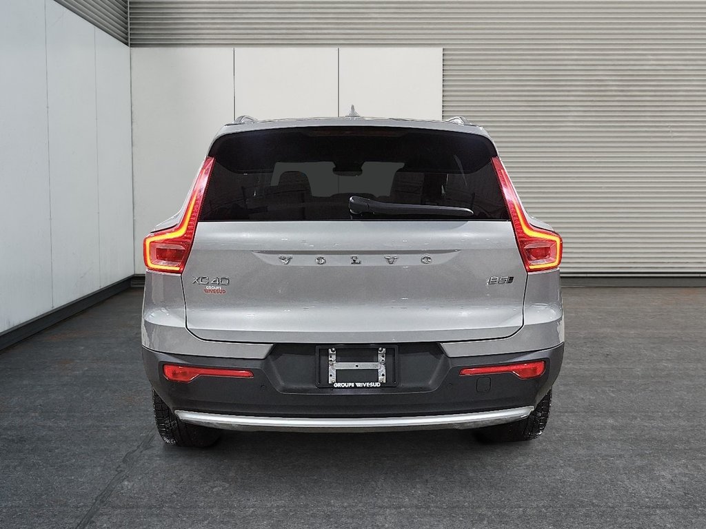 2023 Volvo XC40 Plus Bright Theme-2