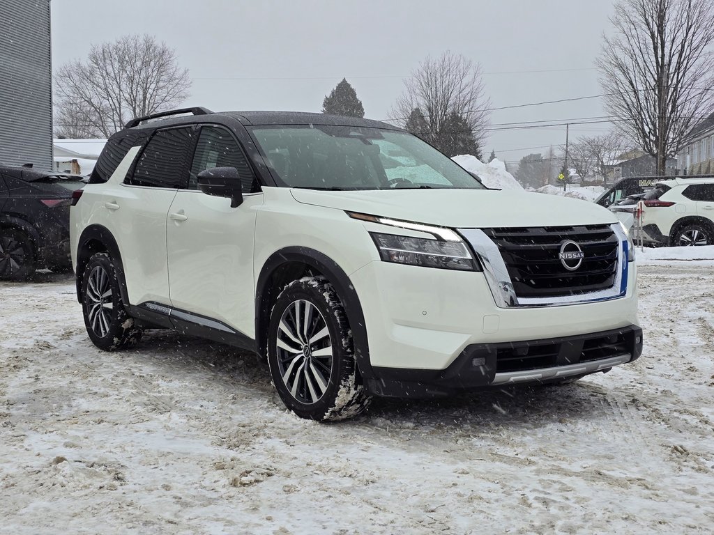 Nissan Pathfinder Platinum 2022 à Magog, Québec - 11 - w1024h768px