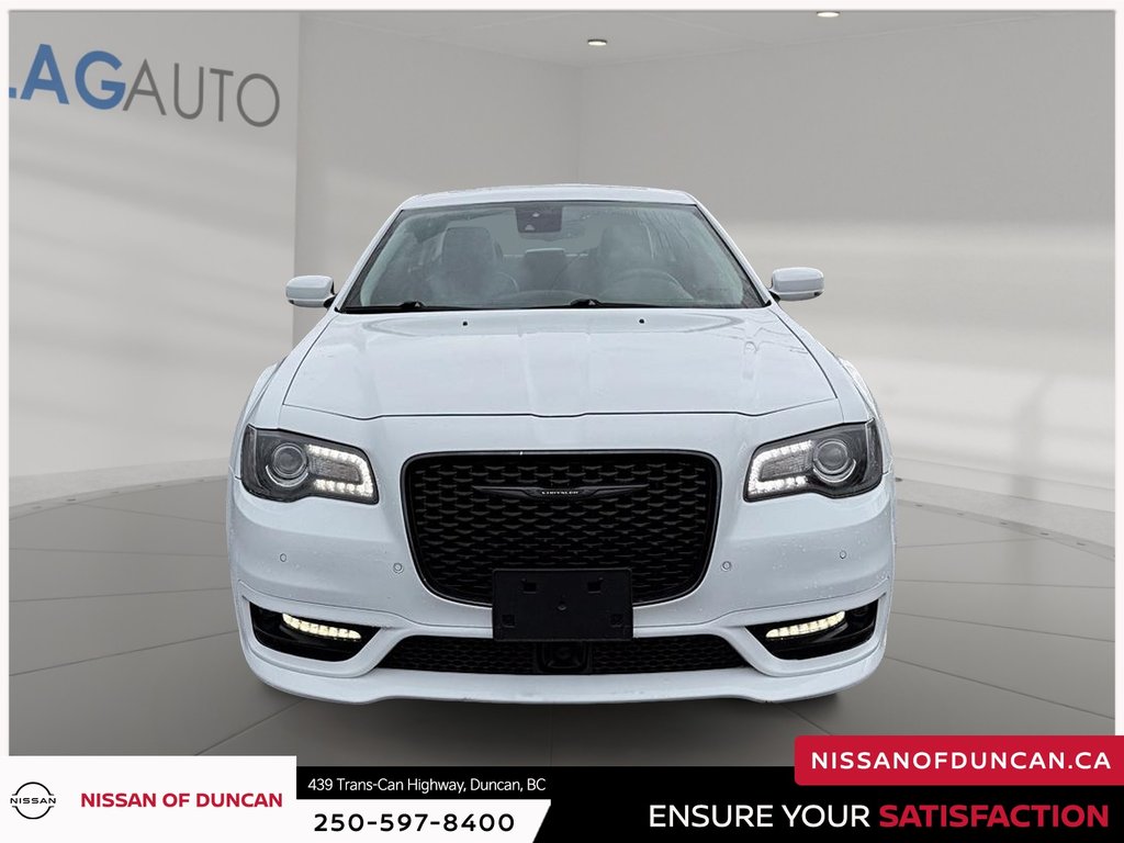 2023 Chrysler 300 Touring-1