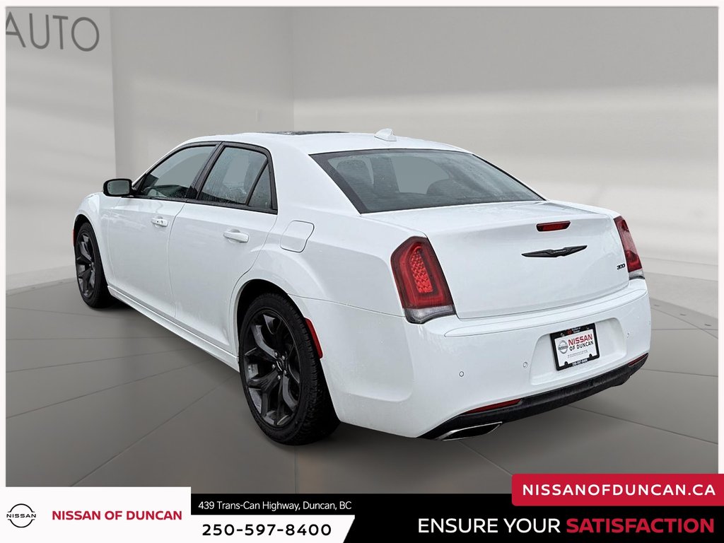 2023 Chrysler 300 Touring-3