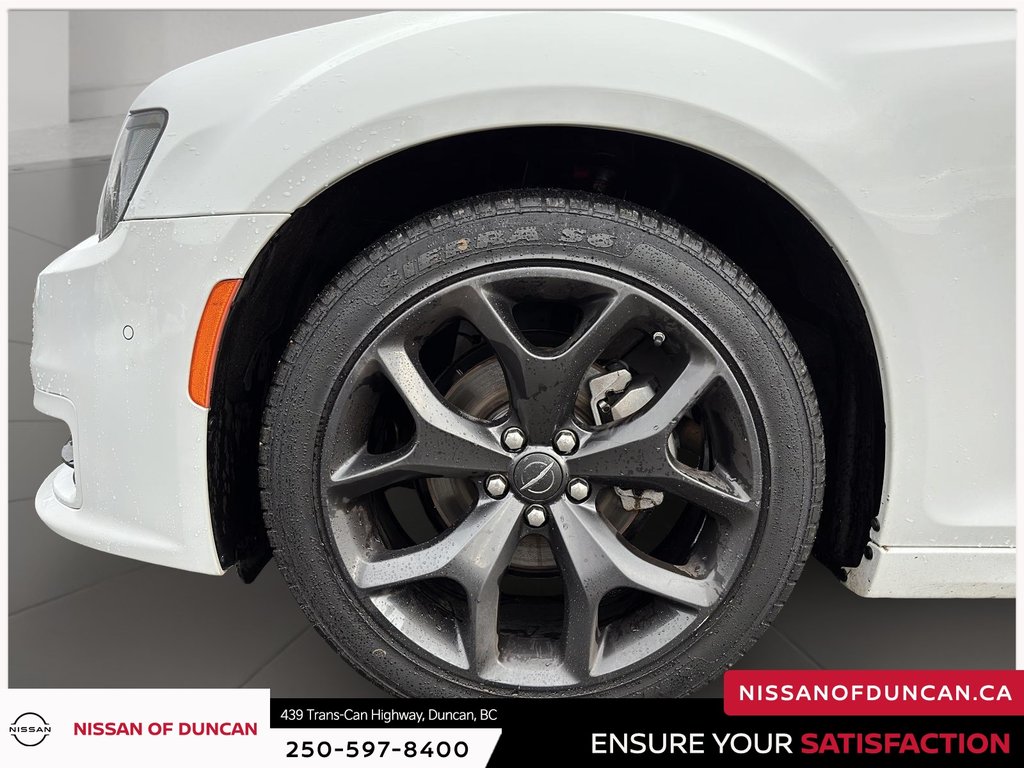 2023 Chrysler 300 Touring-6