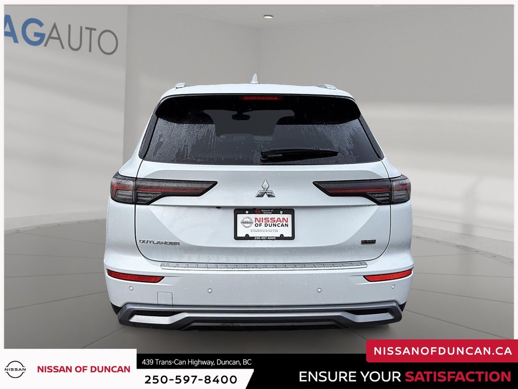 2025 Mitsubishi Outlander LE-2