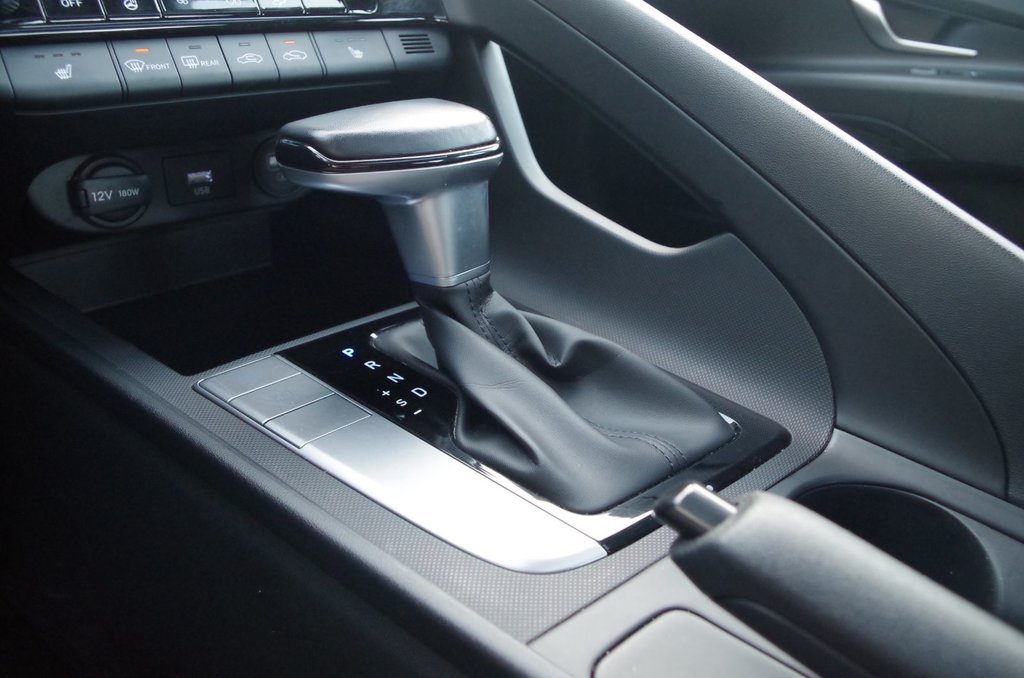 2022 Hyundai Elantra Preferred in Amos, Quebec - 11 - w1024h768px