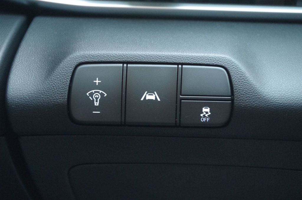 2022 Hyundai Elantra Preferred in Amos, Quebec - 14 - w1024h768px