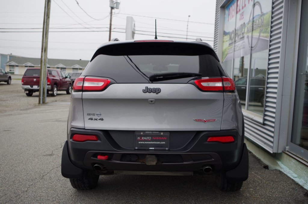 2015  Cherokee Trailhawk AWD in Amos, Quebec - 8 - w1024h768px
