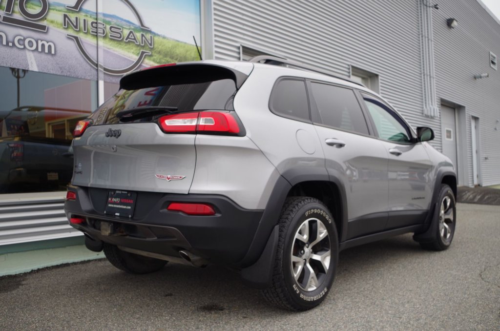 2015  Cherokee Trailhawk AWD in Amos, Quebec - 6 - w1024h768px