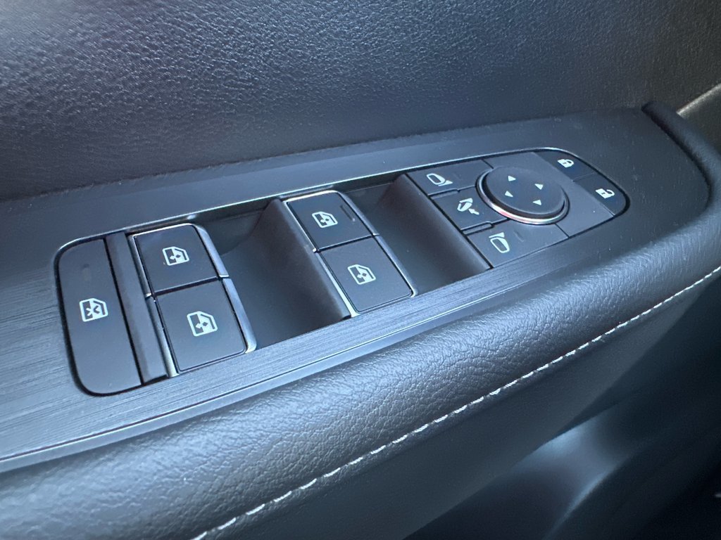 Nissan Armada PRO-4X 2025 à Amos, Québec - 30 - w1024h768px