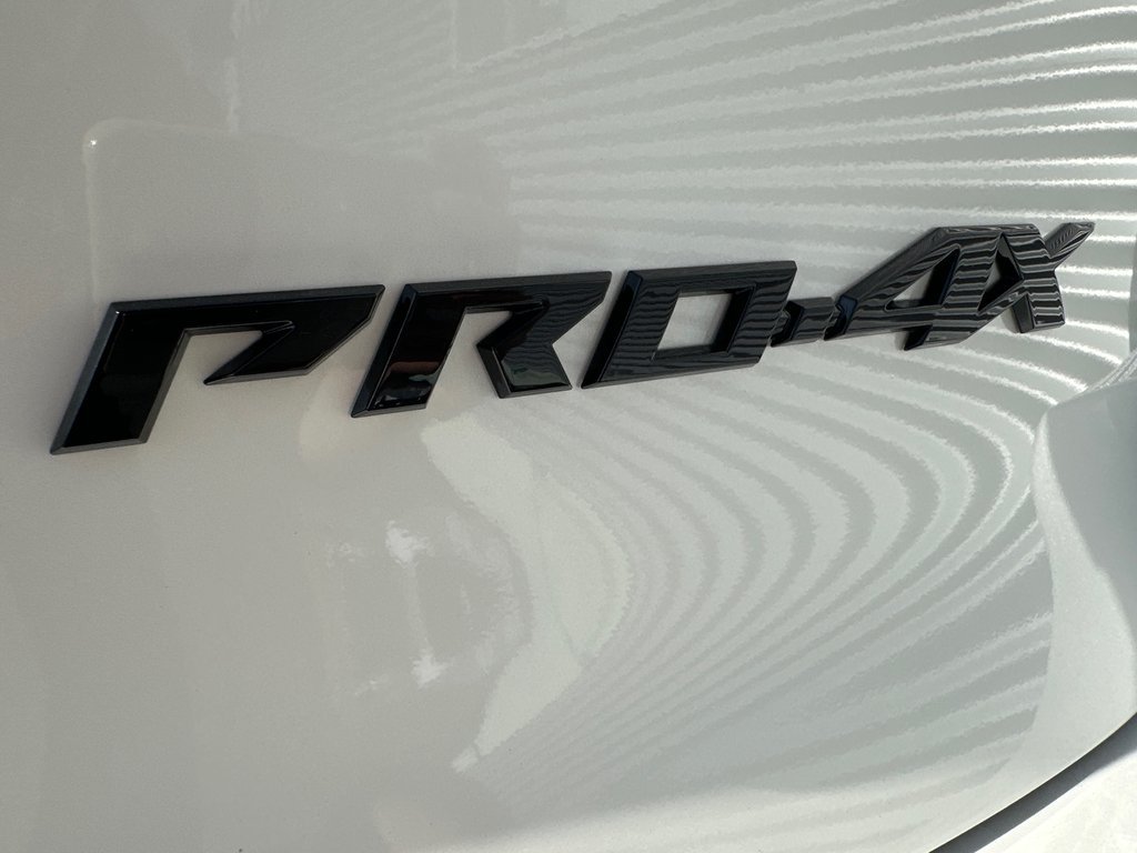 Nissan Armada PRO-4X 2025 à Amos, Québec - 33 - w1024h768px