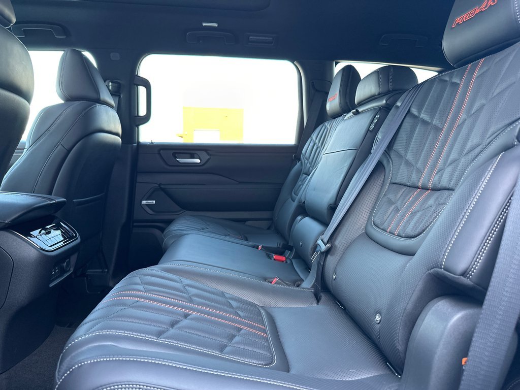 Nissan Armada PRO-4X 2025 à Amos, Québec - 23 - w1024h768px