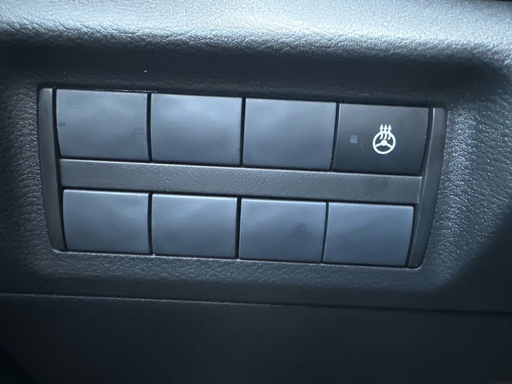 2025 Nissan Kicks Play SV in Amos, Quebec - 12 - w1024h768px