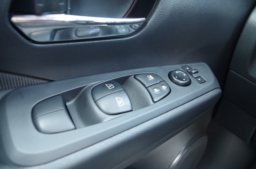 Nissan Kicks Play SV 2024 à Amos, Québec - 19 - w1024h768px