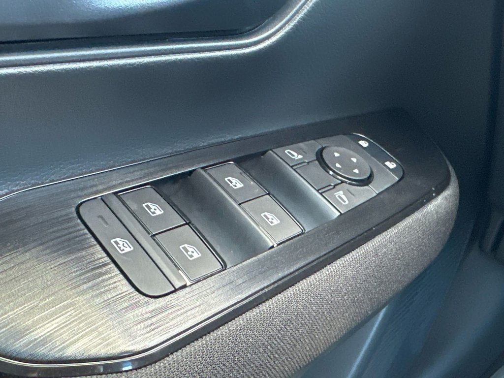 Nissan Kicks S AWD 2026 à Amos, Québec - 12 - w1024h768px