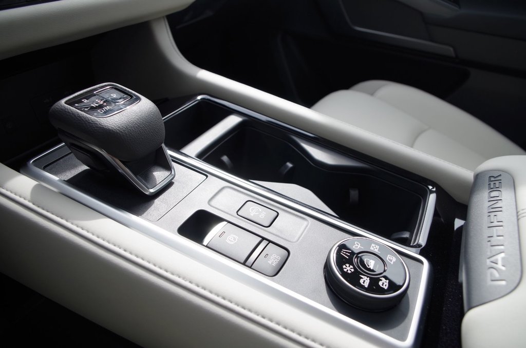 2024 Nissan Pathfinder SL PREMIUM in Amos, Quebec - 12 - w1024h768px