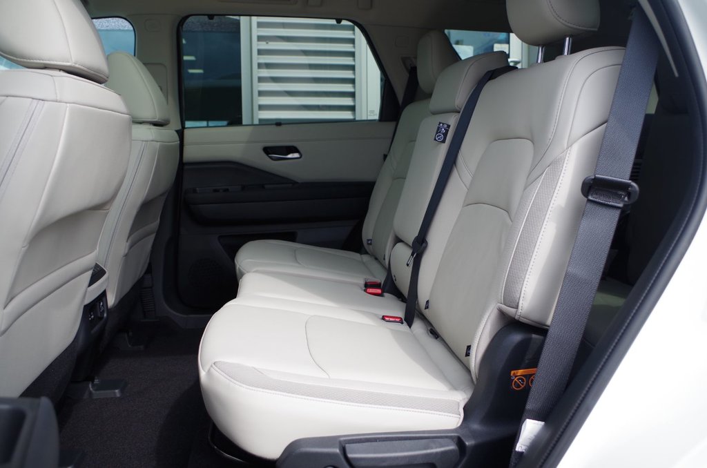 2024 Nissan Pathfinder SL PREMIUM in Amos, Quebec - 19 - w1024h768px