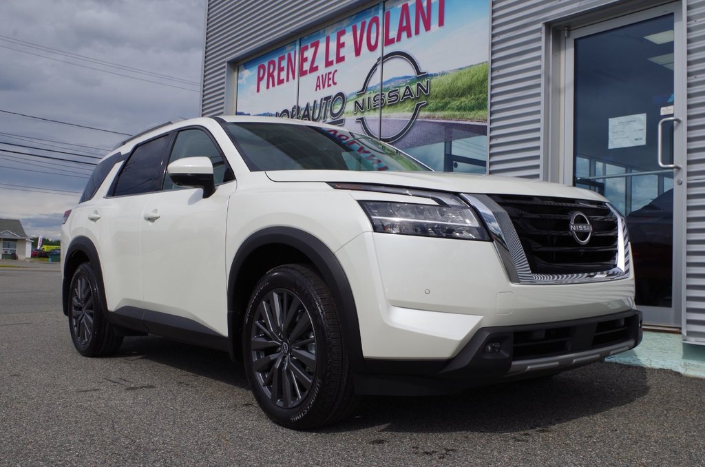 2024 Nissan Pathfinder SL PREMIUM in Amos, Quebec - 2 - w1024h768px