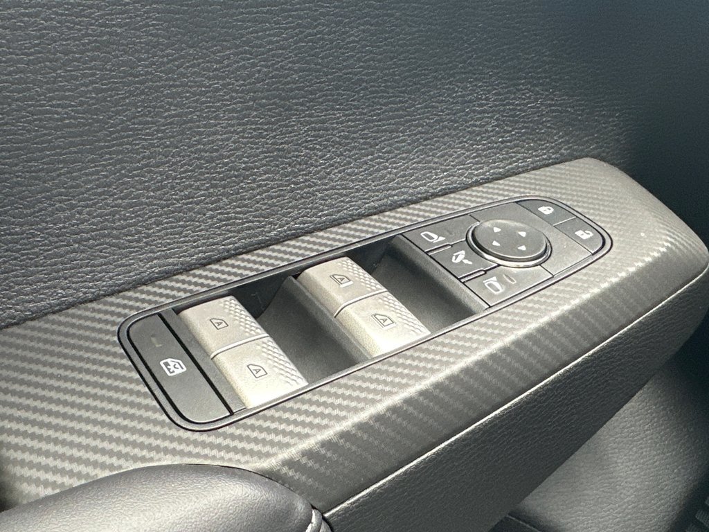 2026 Nissan Rogue Plug-in Hybrid Platinum in Amos, Quebec - 13 - w1024h768px