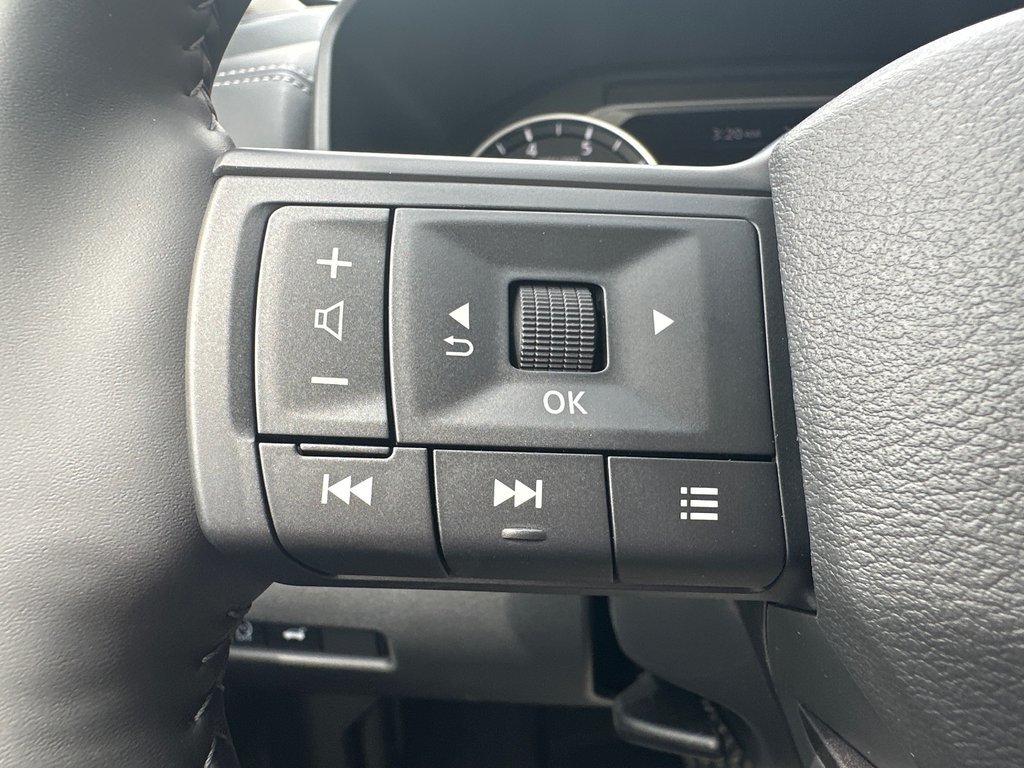 2025 Nissan Rogue SV PREMIUM in Amos, Quebec - 9 - w1024h768px