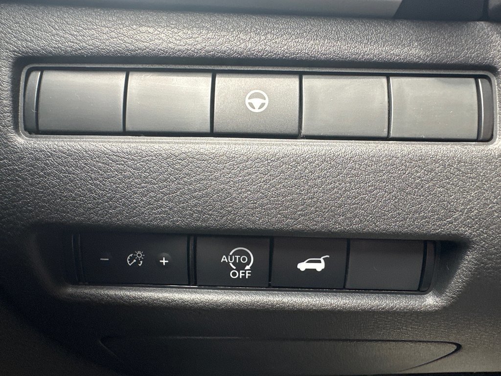 2025 Nissan Rogue SV PREMIUM in Amos, Quebec - 12 - w1024h768px