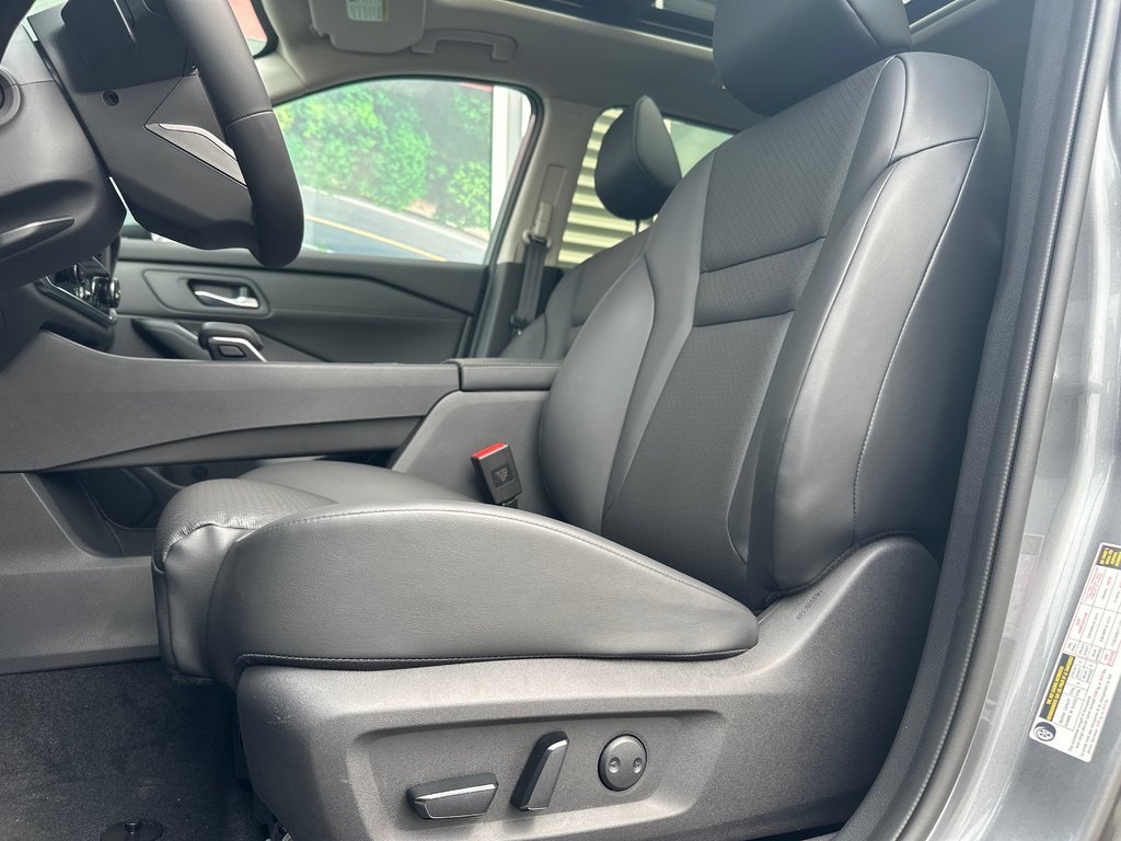 2025 Nissan Rogue SV PREMIUM in Amos, Quebec - 6 - w1024h768px
