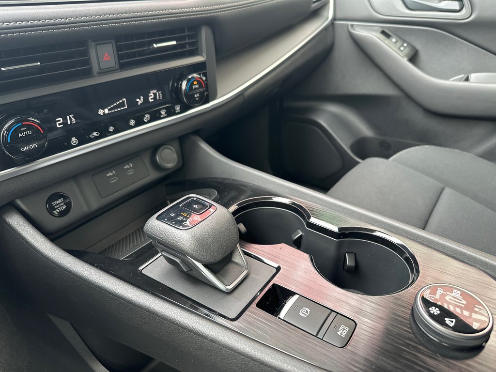 Nissan Rogue S AWD 2025 à Amos, Québec - 9 - w1024h768px