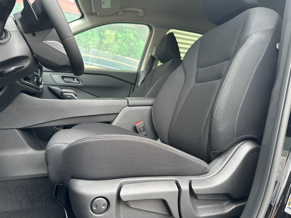 Nissan Rogue S AWD 2025 à Amos, Québec - 6 - w1024h768px