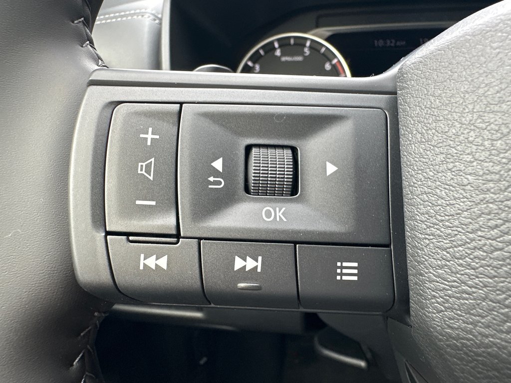 Nissan Rogue S AWD 2025 à Amos, Québec - 10 - w1024h768px