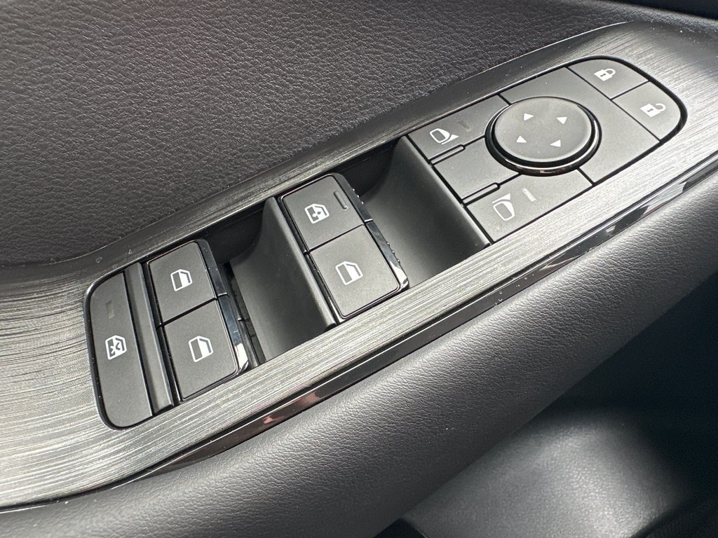 Nissan Rogue S AWD 2025 à Amos, Québec - 14 - w1024h768px