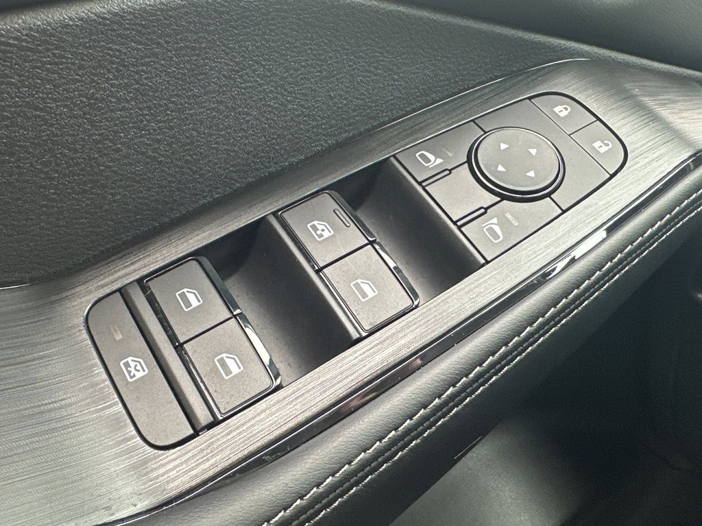2026 Nissan Rogue S in Amos, Quebec - 12 - w1024h768px