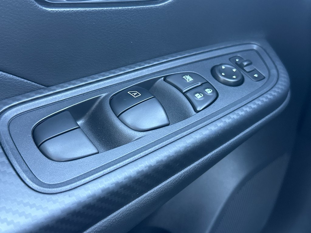 Nissan Versa SV 2025 à Amos, Québec - 14 - w1024h768px