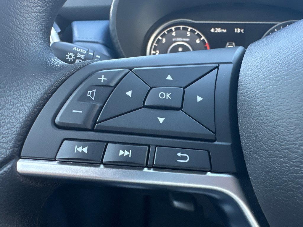 Nissan Versa SV 2025 à Amos, Québec - 9 - w1024h768px