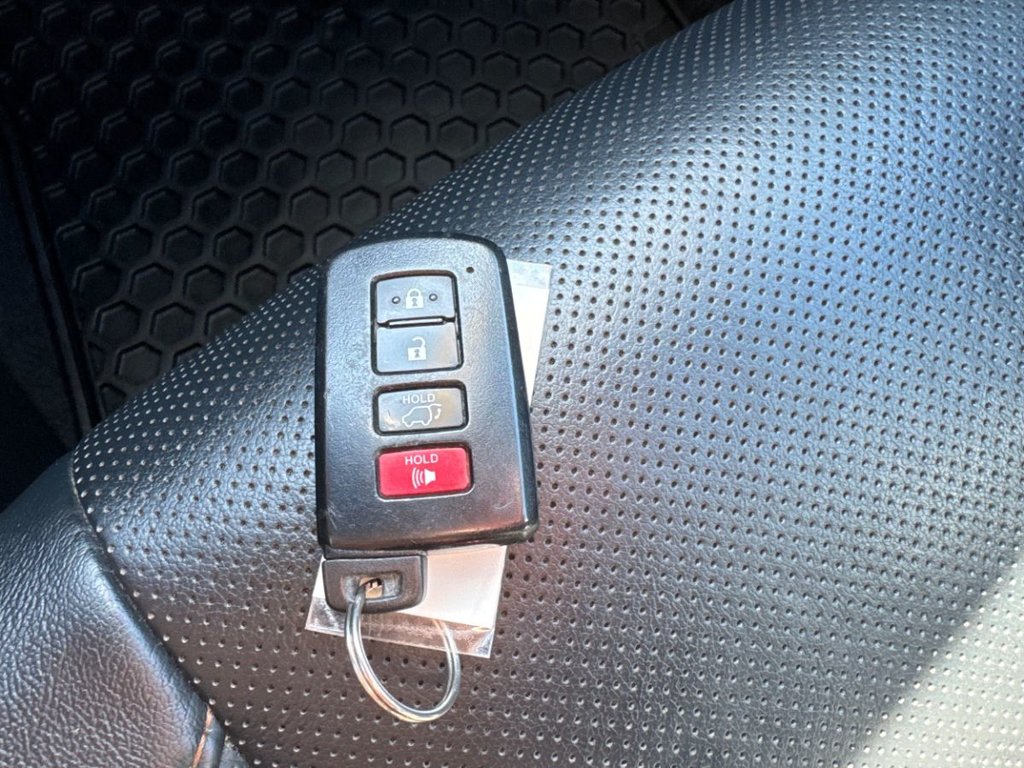 2019 Toyota Highlander Limited in Sussex, New Brunswick - 34 - w1024h768px