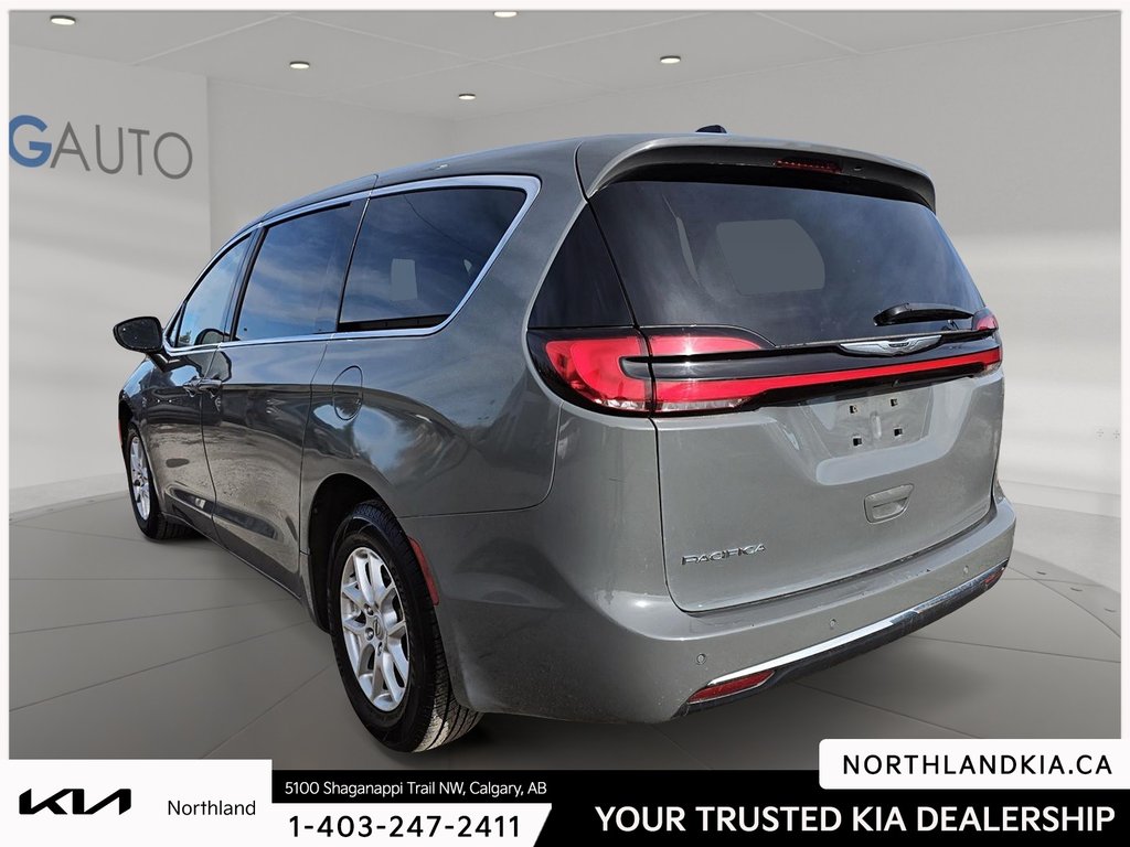 2023 Chrysler Pacifica Touring-L-1