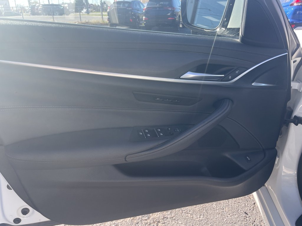 2022 BMW 5 Series 530I   X DRIVE   SUNROOF   NAV   BLIND SPOT in Oakville, Ontario - 10 - w1024h768px