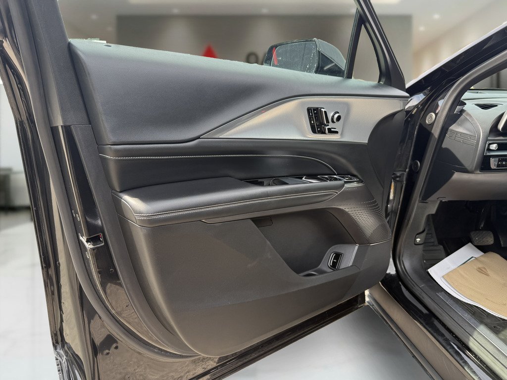 2024 Cadillac LYRIQ TECH   AWD   ELECTRIC   PANO   NAV   BU CAM in Oakville, Ontario - 10 - w1024h768px