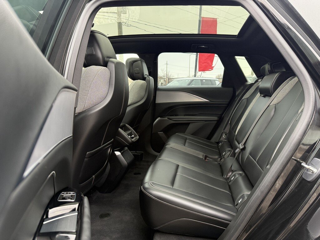 2024 Cadillac LYRIQ 600 E4   TECH   AWD   ELECTRIC   CLEAN CARFAX in Oakville, Ontario - 19 - w1024h768px