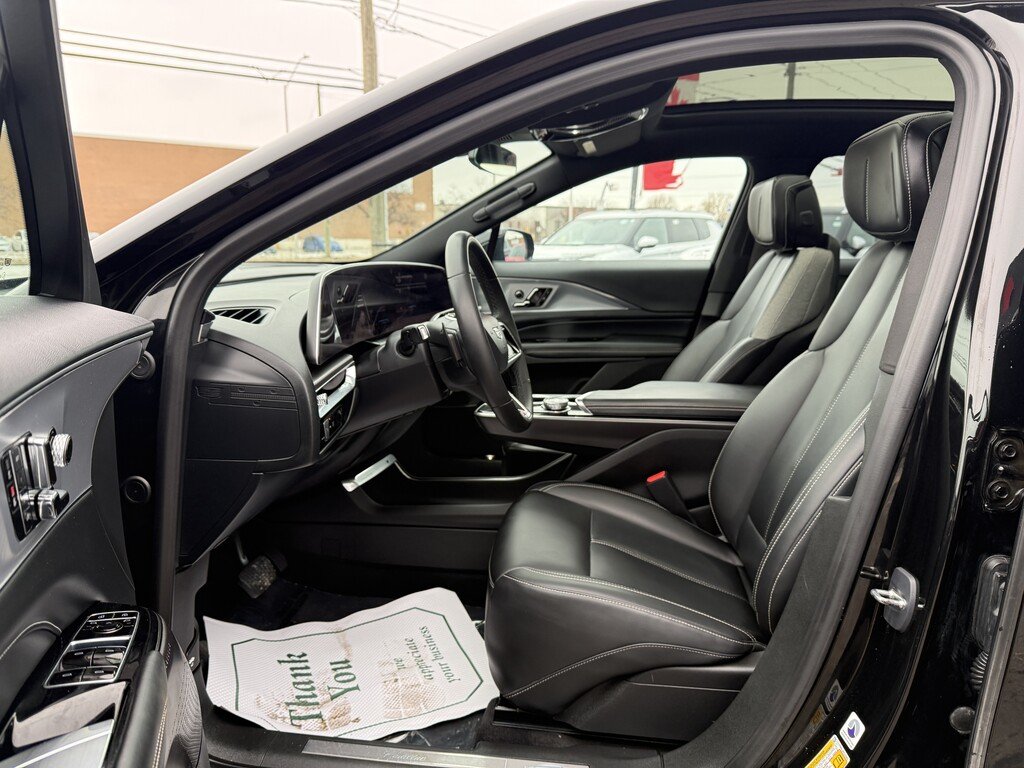 2024 Cadillac LYRIQ 600 E4   TECH   AWD   ELECTRIC   CLEAN CARFAX in Oakville, Ontario - 11 - w1024h768px