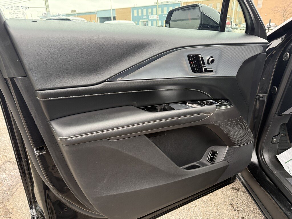 2024 Cadillac LYRIQ 600 E4   TECH   AWD   ELECTRIC   CLEAN CARFAX in Oakville, Ontario - 10 - w1024h768px