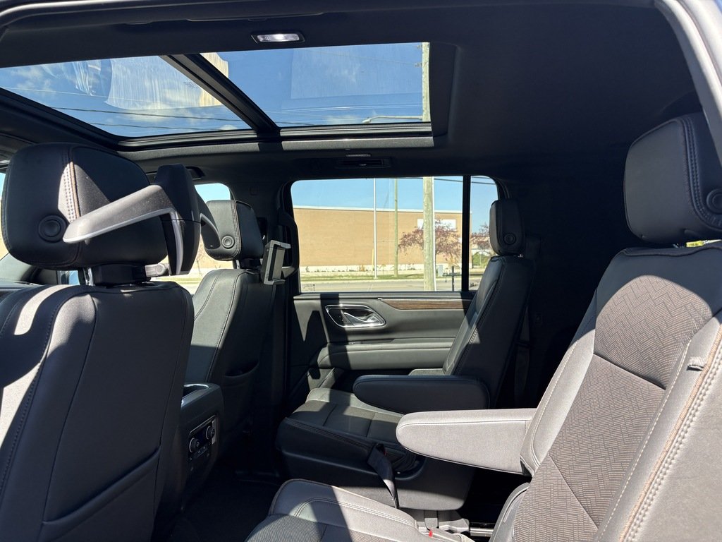 2023 Chevrolet Suburban 4WD   HIGH COUNTRY   PWR RUNNING BOARD   HUD in Oakville, Ontario - 24 - w1024h768px