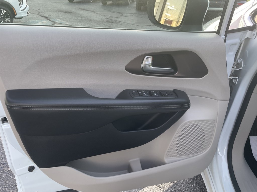2021 Chrysler Grand Caravan SE   7 PASSENGER   BU CAM   CRUISE   U CONNECT in Oakville, Ontario - 10 - w1024h768px
