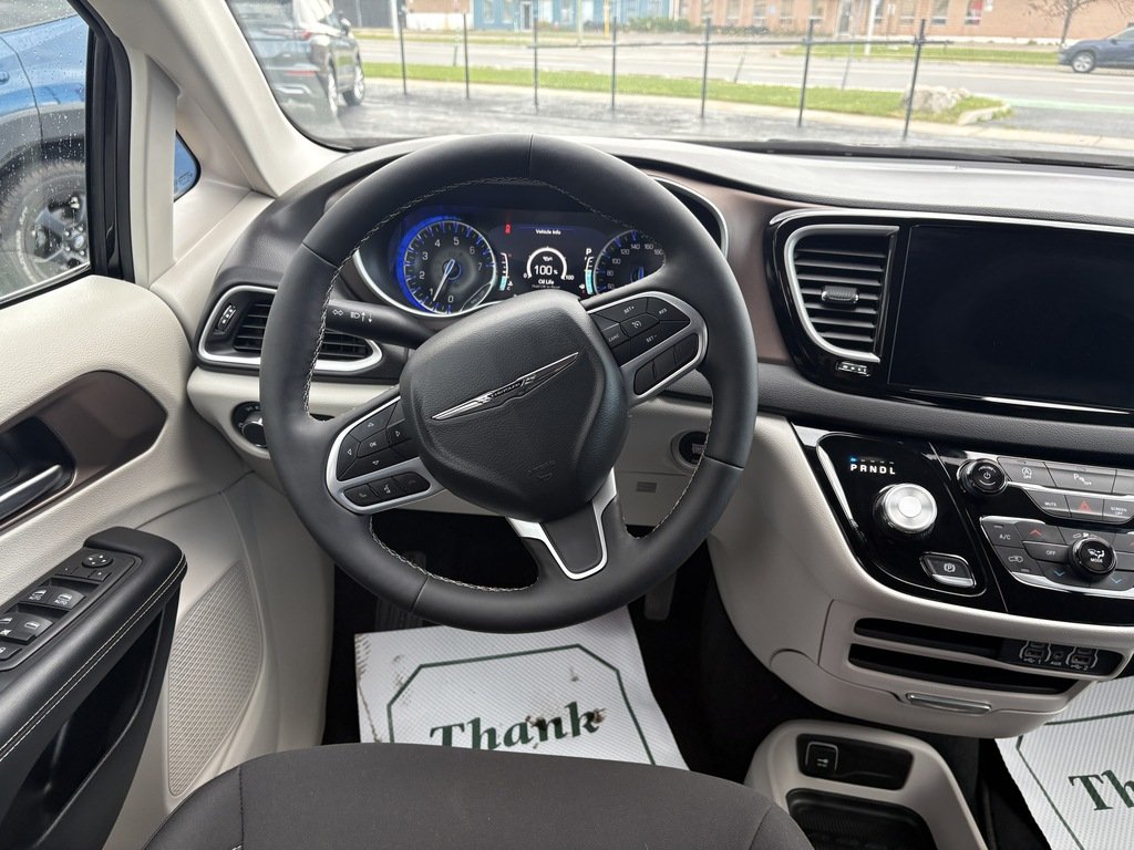 2024 Chrysler Grand Caravan SXT   POWER DOORS   STOW N GO   NAV   BU CAM in Oakville, Ontario - 15 - w1024h768px