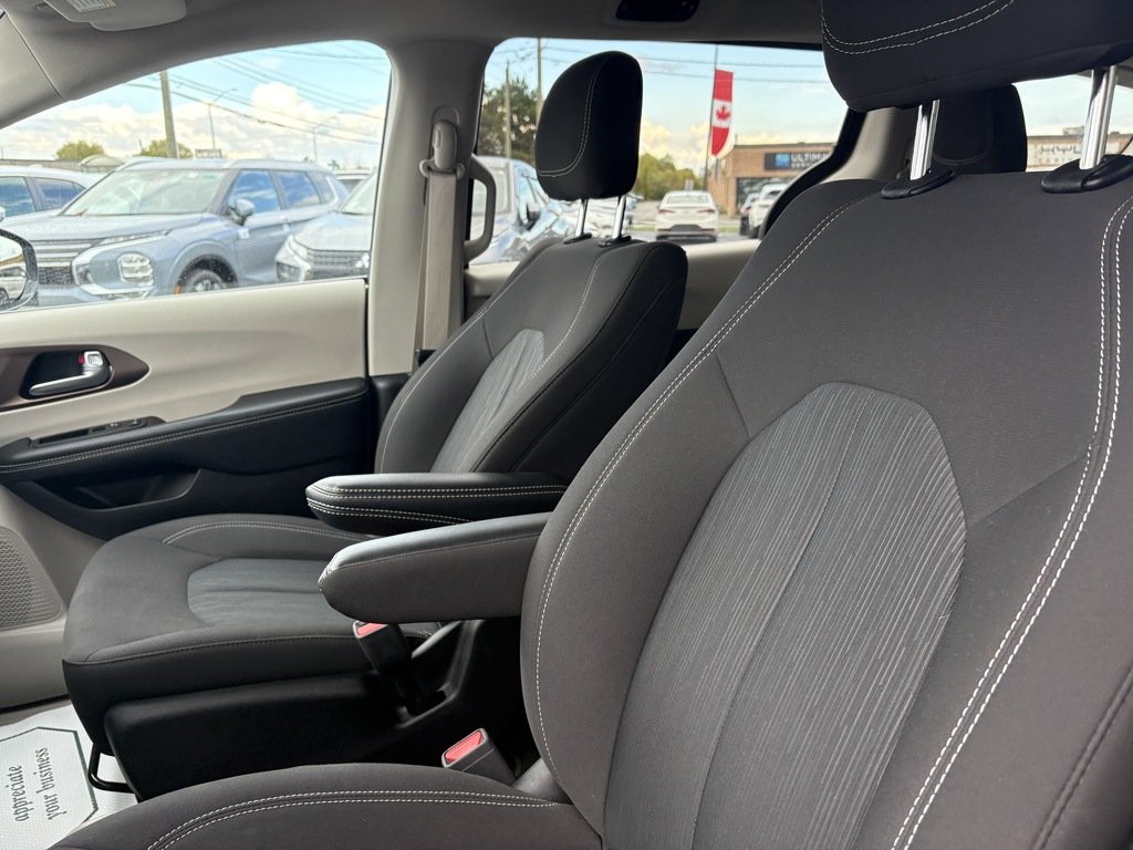 2024 Chrysler Grand Caravan SXT   POWER DOORS   STOW N GO   NAV   BU CAM in Oakville, Ontario - 11 - w1024h768px