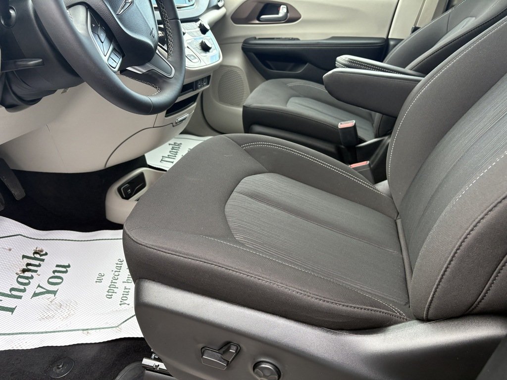 2024 Chrysler Grand Caravan POWER SLIDING DOORS   POWER LIFT GATE   BLIND SPOT in Oakville, Ontario - 12 - w1024h768px