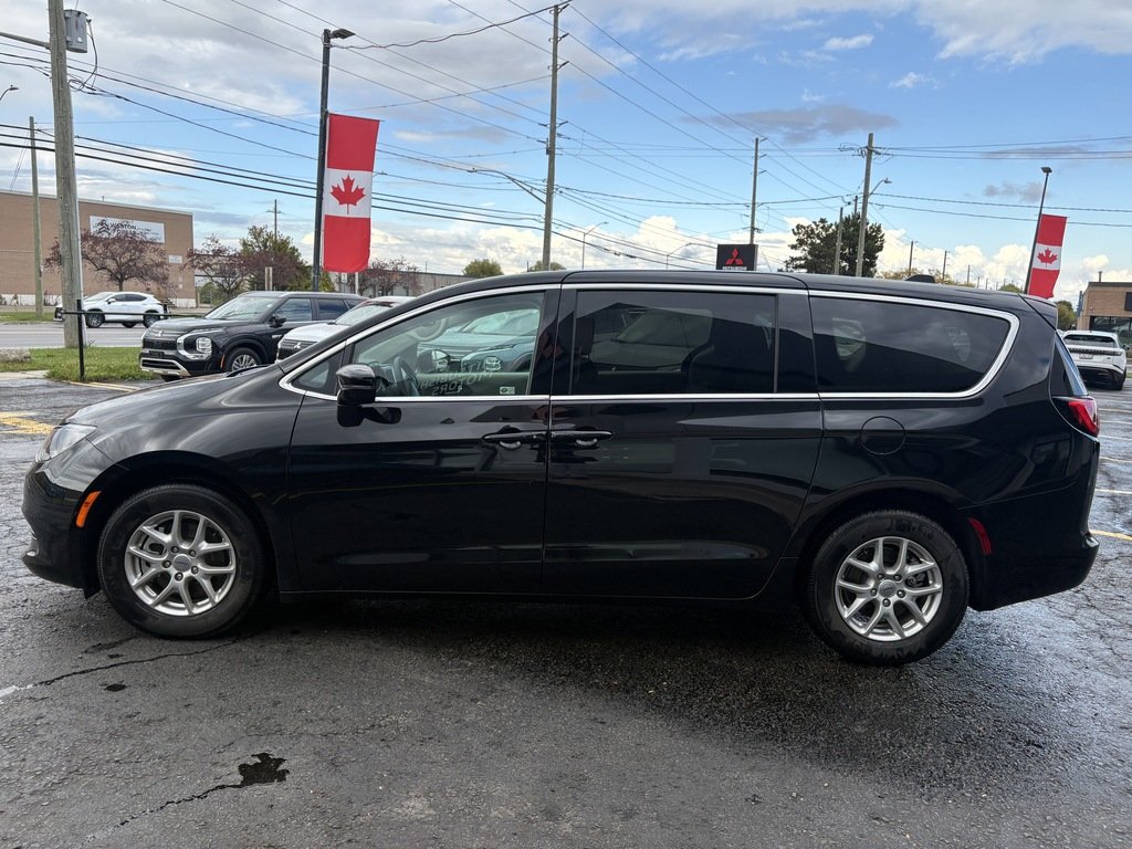 2024 Chrysler Grand Caravan SXT   POWER DOORS   STOW N GO   NAV   BU CAM in Oakville, Ontario - 5 - w1024h768px