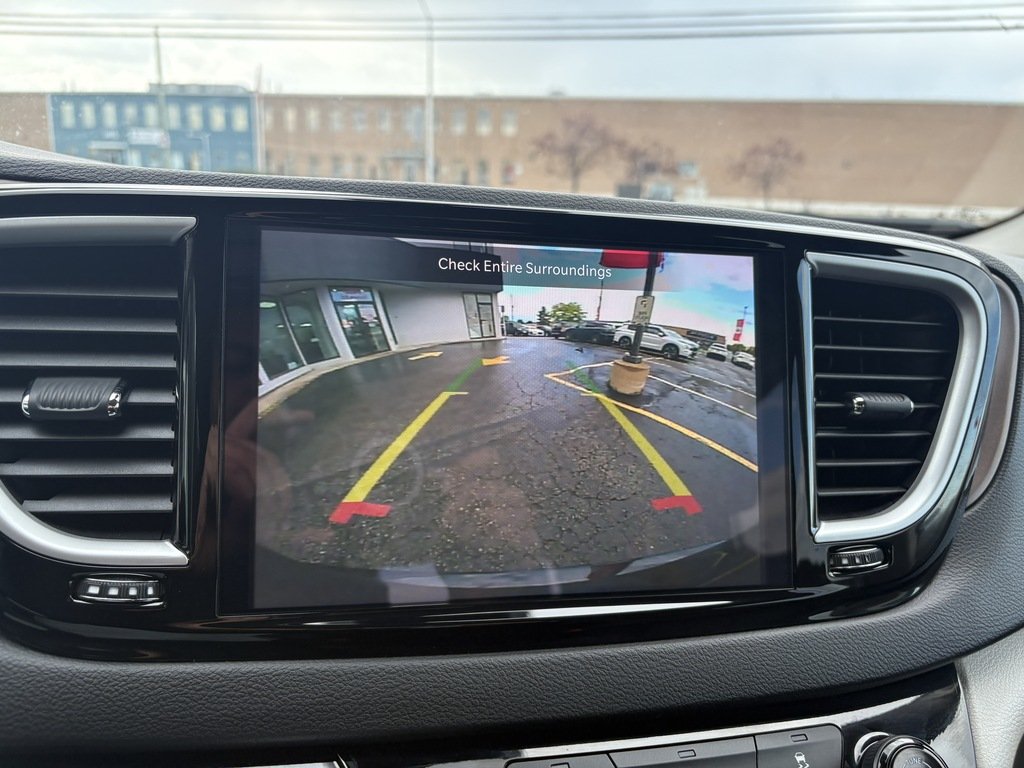 2024 Chrysler Grand Caravan SXT   POWER DOORS   STOW N GO   NAV   BU CAM in Oakville, Ontario - 18 - w1024h768px